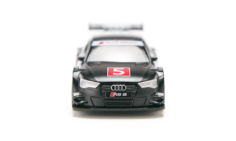 Гоночная машина Audi RS 5 - фото