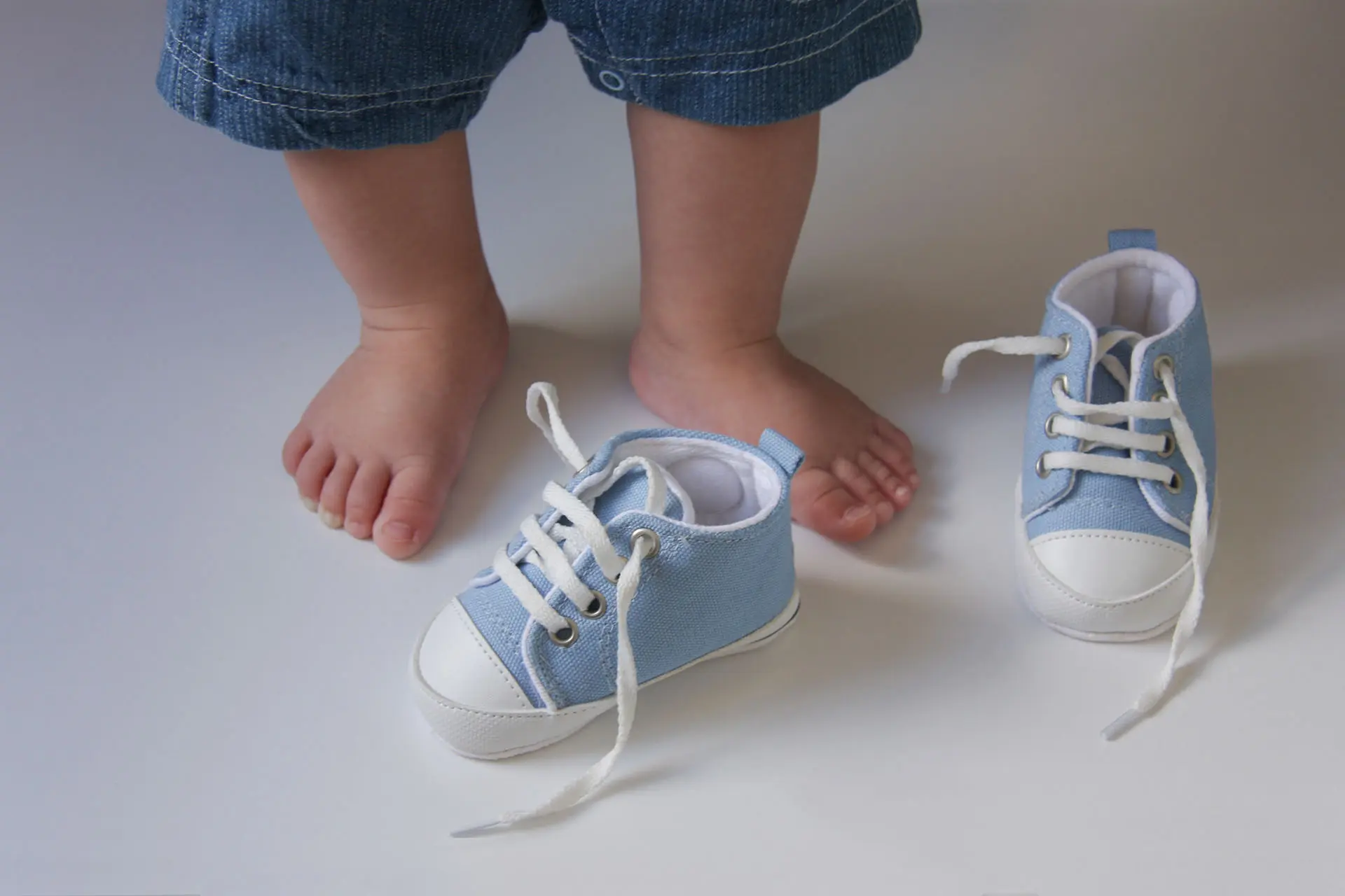 Как выбрать обувь для годовалого ребёнка