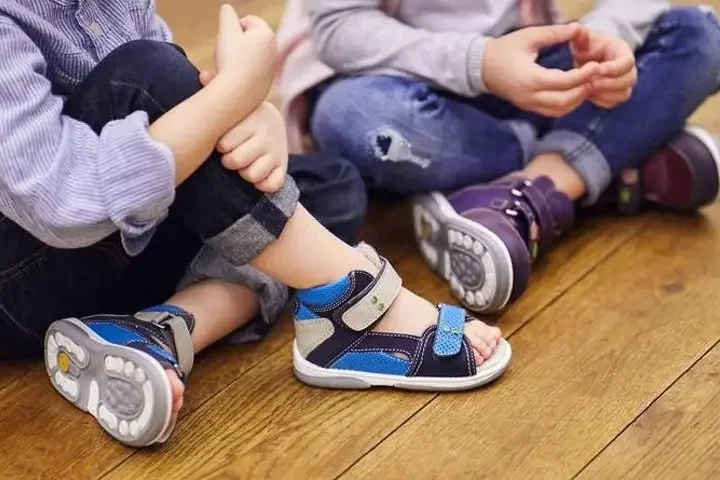 Как выбрать размер обуви для детей: рекомендации и размерная сетка