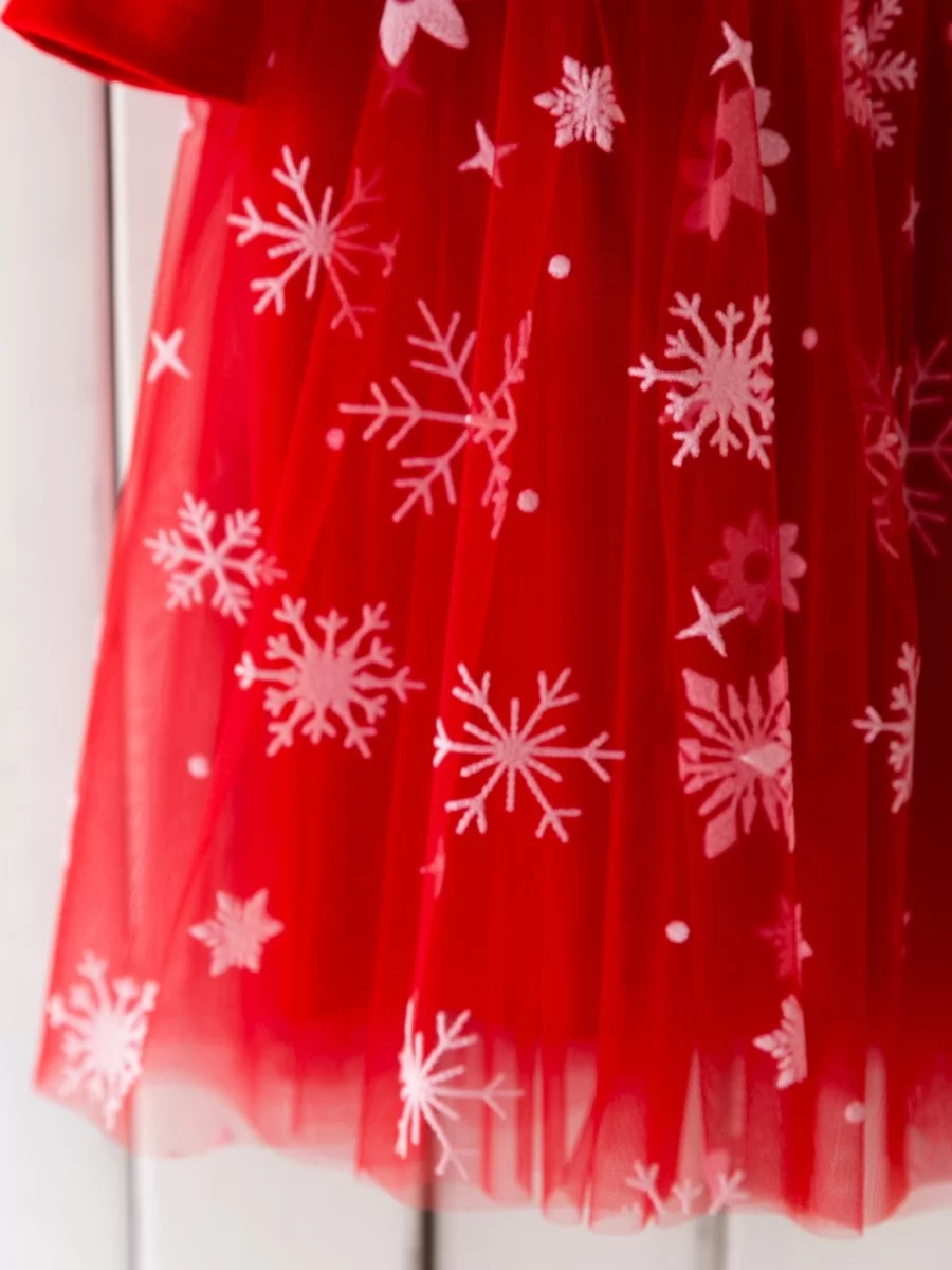 Платье "Снежинки на красном" - фото