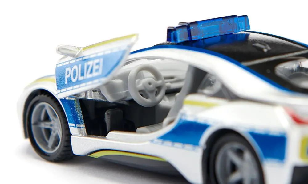 Машина полиции BMW i8 - фото
