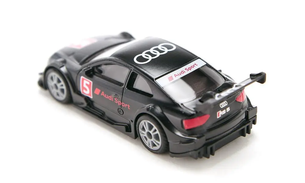 Гоночная машина Audi RS 5 - фото